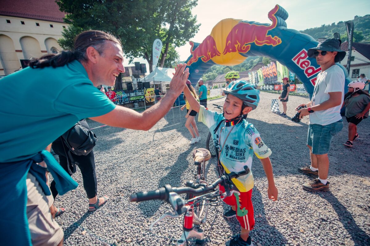 Taberele pentru copiii TBT Race 2024. concurent la tbt race, la concursulu de ciclism pentru copii